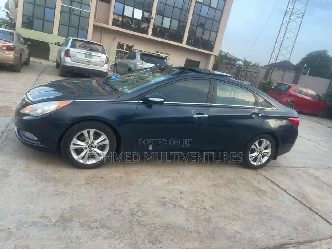 Hyundai Sonata Limited Sedan FWD (2.4L 4cyl 6A) 2012 Black