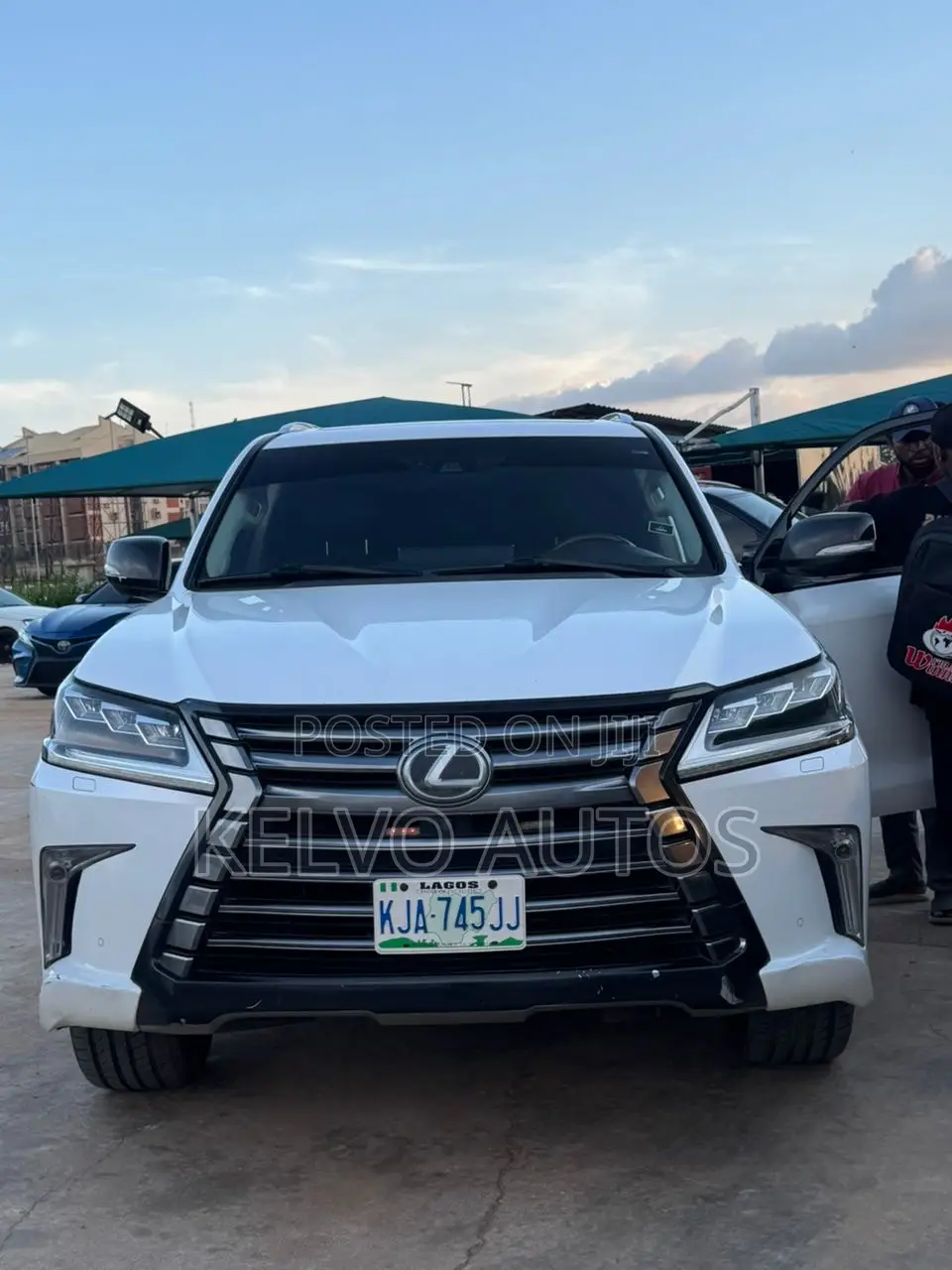 Lexus LX 570 (5 seats) AWD 2016 White