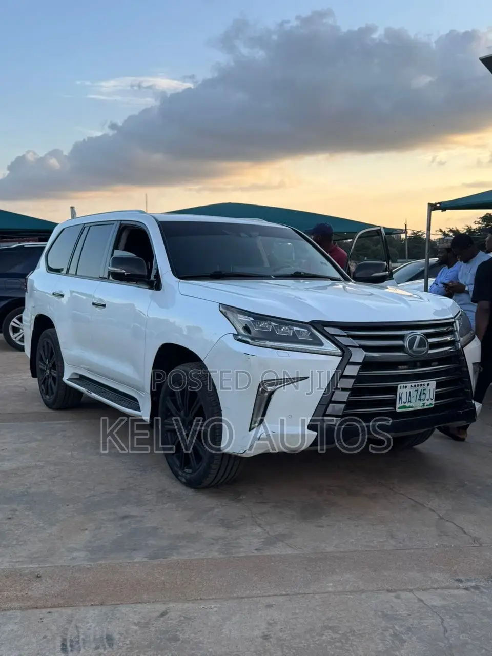 Lexus LX 570 (5 seats) AWD 2016 White