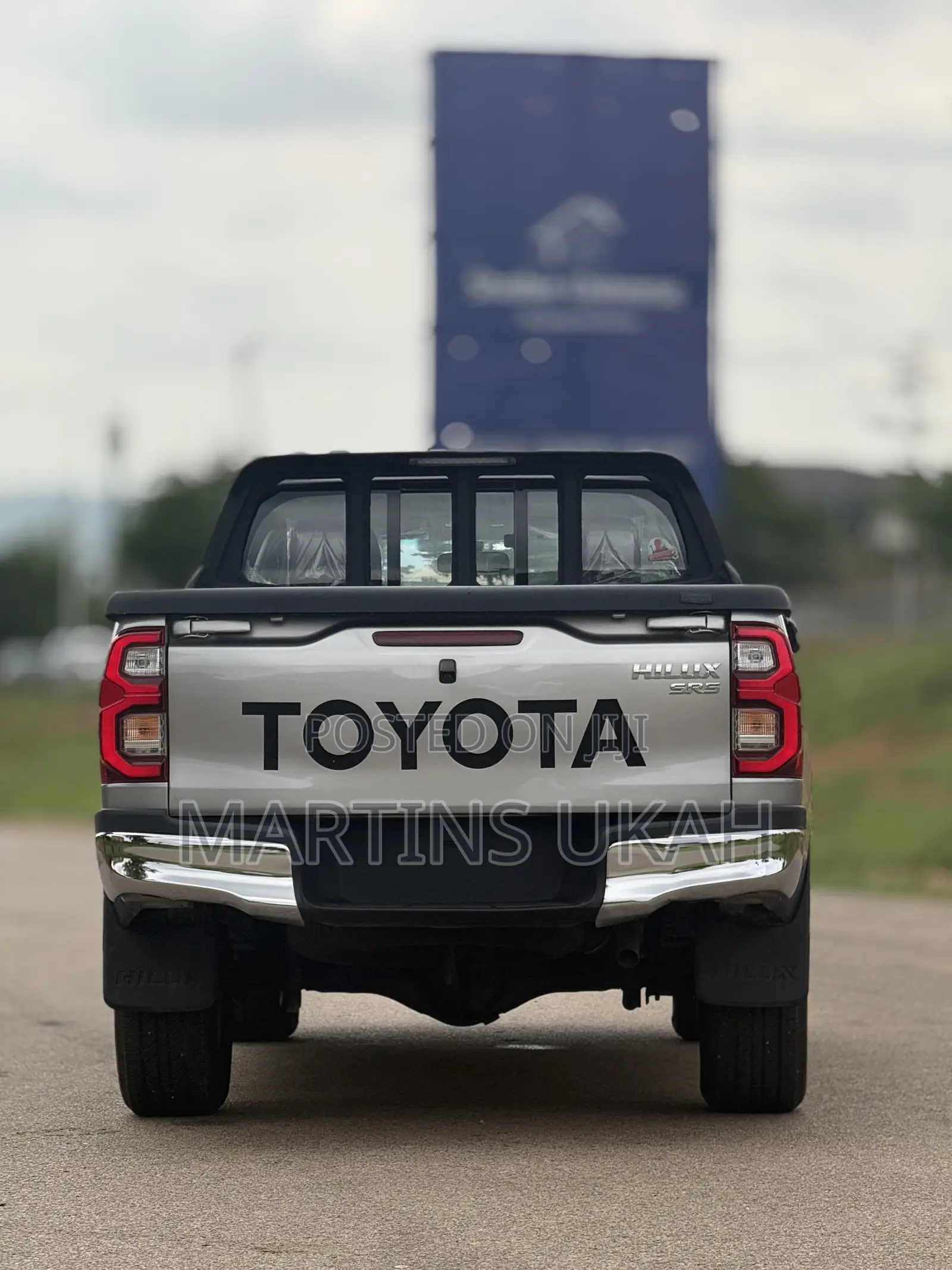 Toyota Hilux 2024 Silver