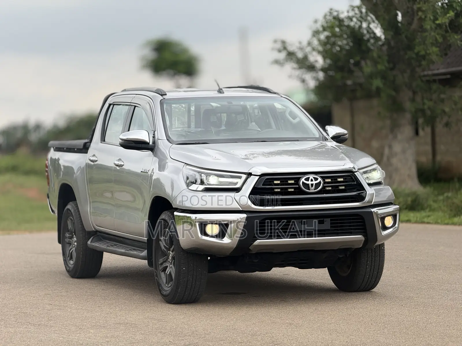 Toyota Hilux 2024 Silver