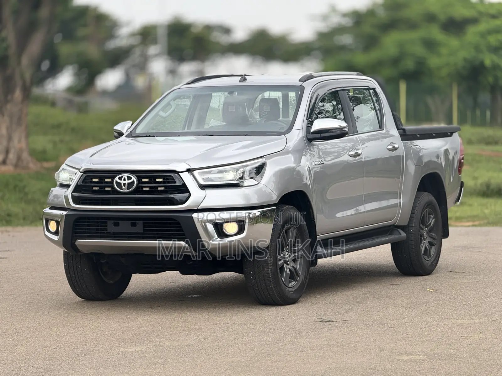 Toyota Hilux 2024 Silver