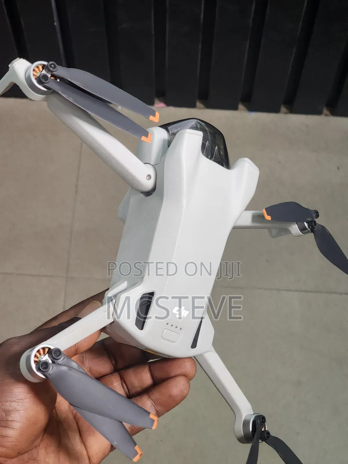 Dji Mini 3 Combo Drone With 3 Batteries, Rc Controller and Carry Bag