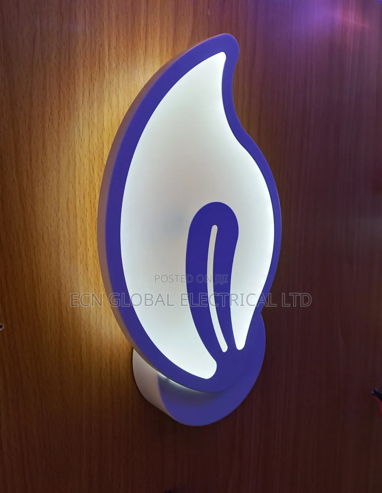 Flame Leaf Led Wall Light – Modern White Acrylic Warm Glow Lamp