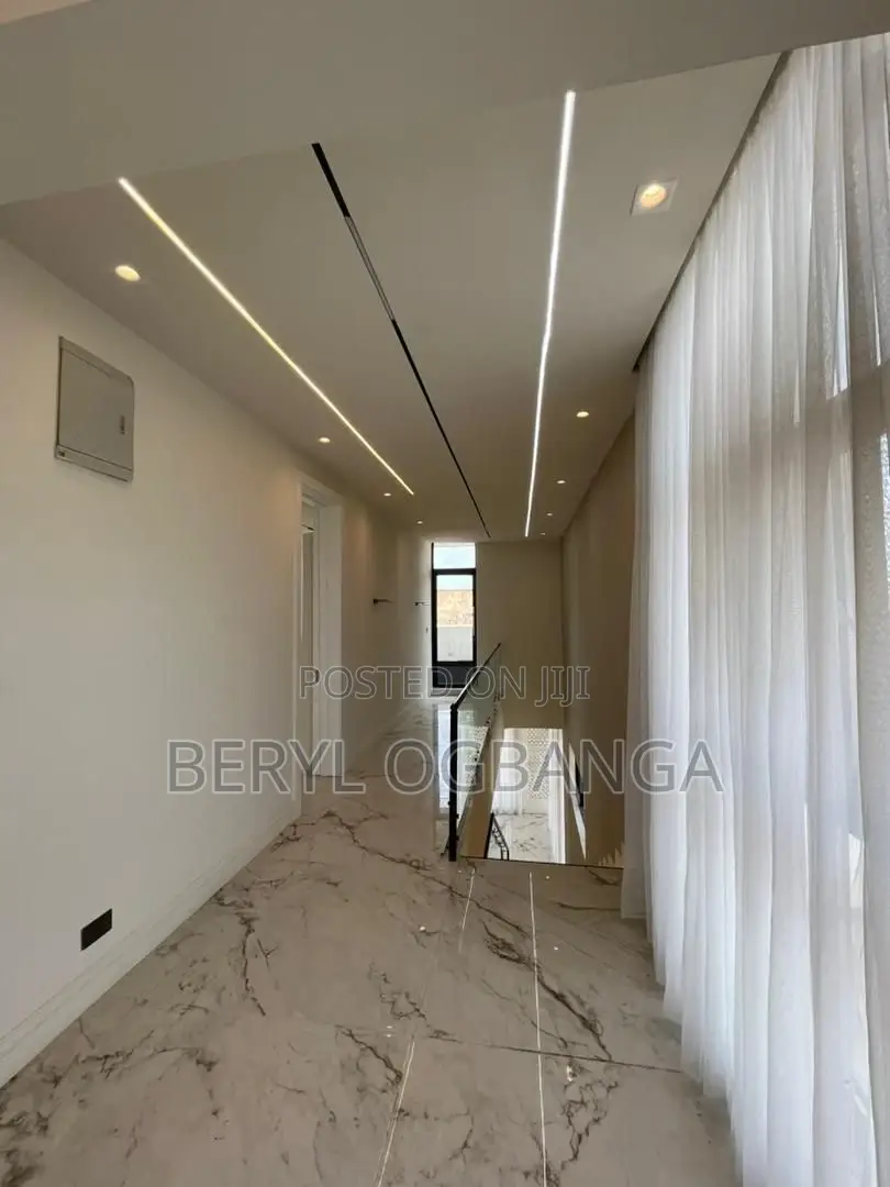 5bdrm Duplex in Lekki Phase 1 for sale