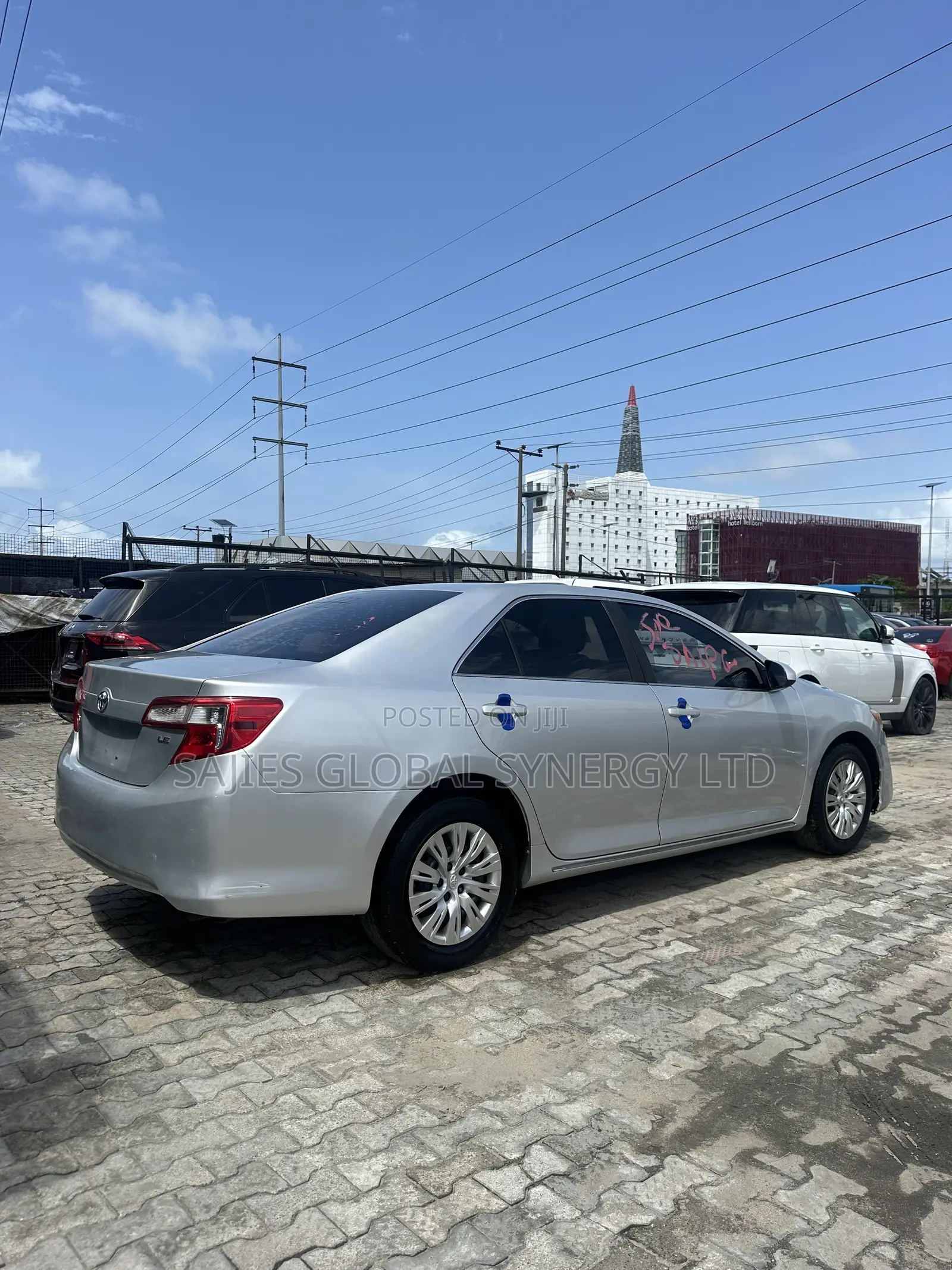 Toyota Camry LE 4dr Sedan (2.5L 4cyl 6A) 2013 Silver