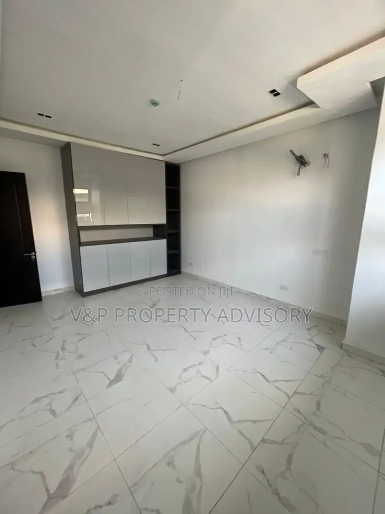 4bdrm Duplex in Orchid Road, Ikota for rent