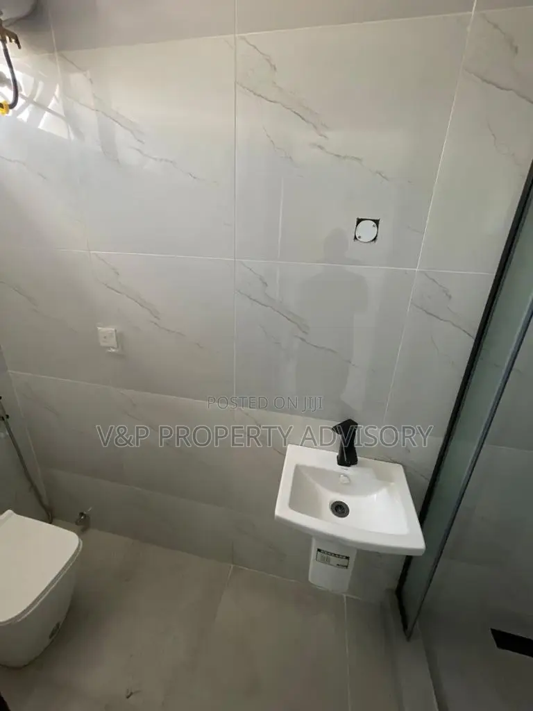 4bdrm Duplex in Orchid Road, Ikota for rent