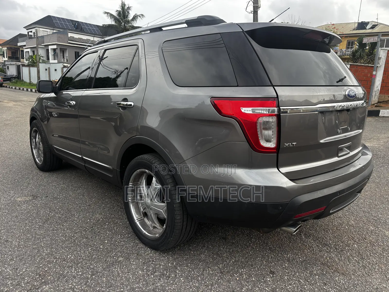 Ford Explorer XLT 4dr 4x4 (3.5L 6cyl 6A) 2011 Gray