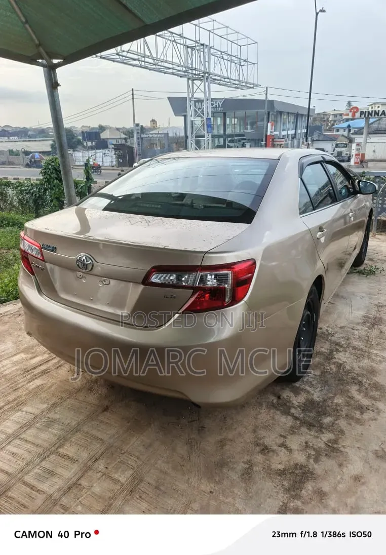 Toyota Camry 2012 Gold