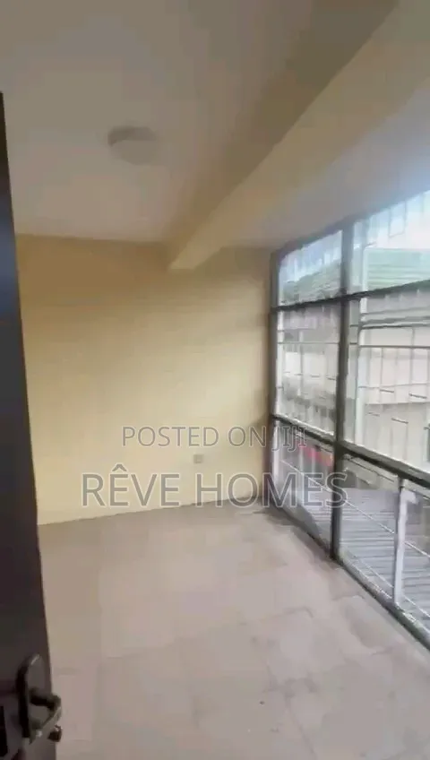 3bdrm Block of Flats in Sabo / Yaba for rent