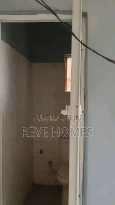1bdrm Apartment in Adekunle for rent