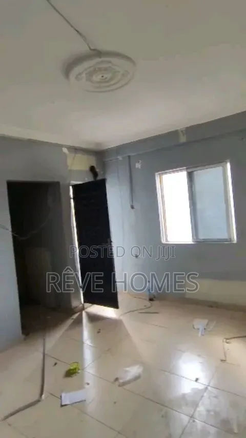 1bdrm Apartment in Adekunle for rent