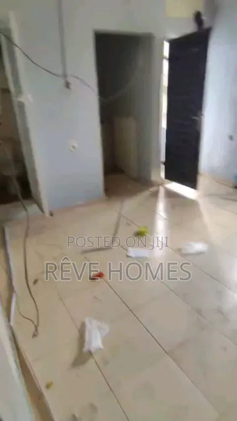 1bdrm Apartment in Adekunle for rent