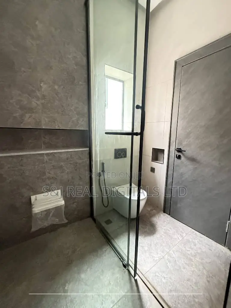 4bdrm Duplex in Utako for sale