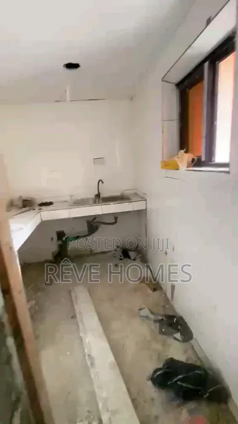 2bdrm Block of Flats in Soluyi for rent