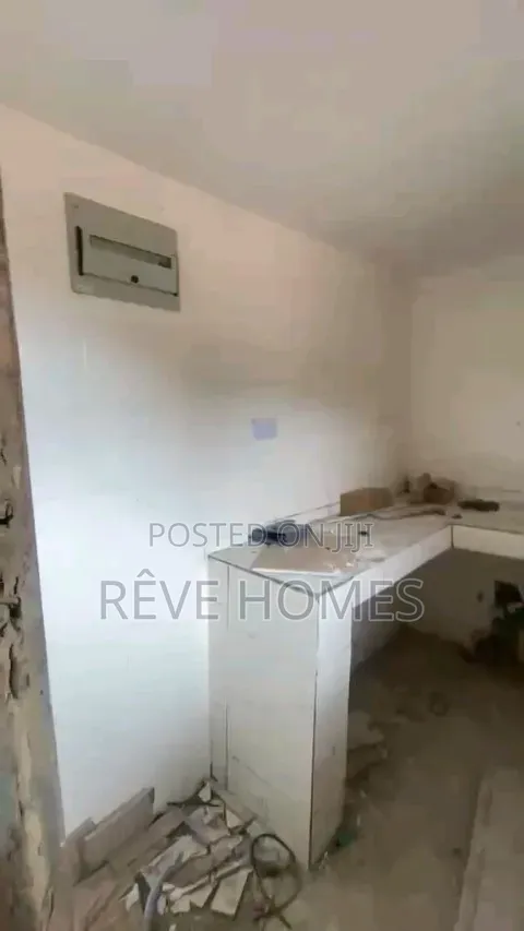 2bdrm Block of Flats in Soluyi for rent