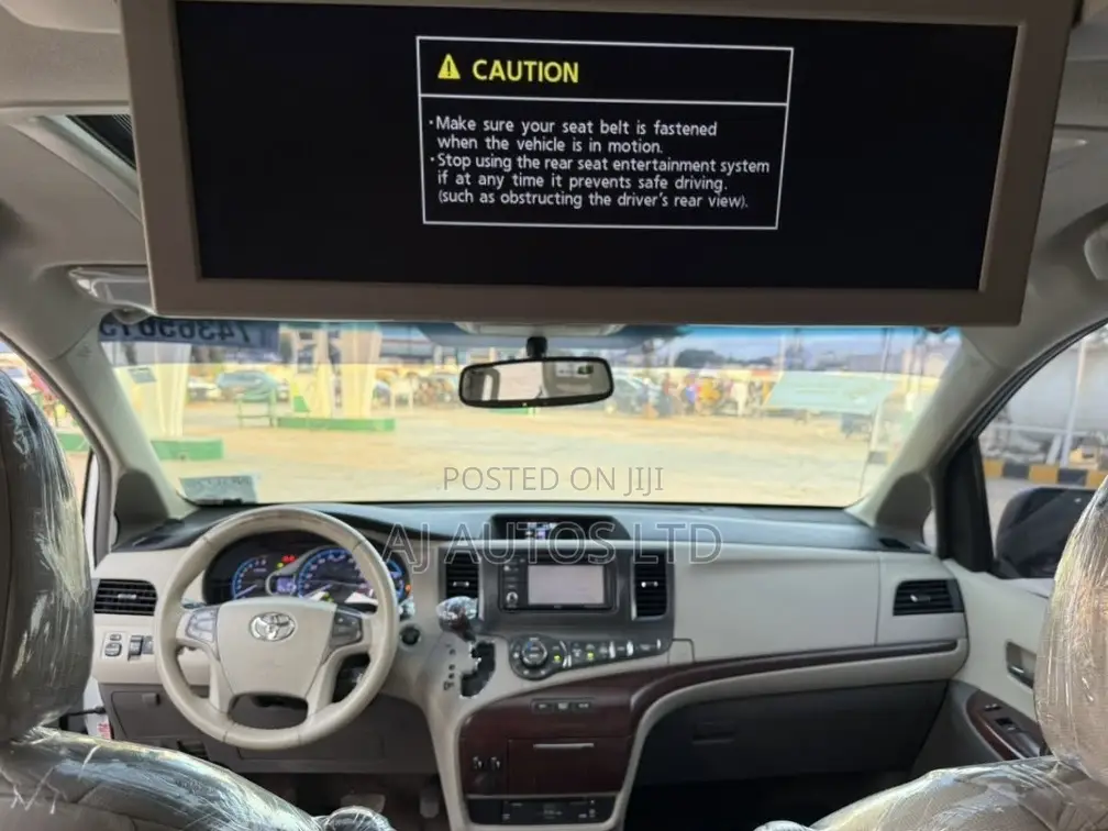 Toyota Sienna XLE AWD 7-Passenger 2013 White