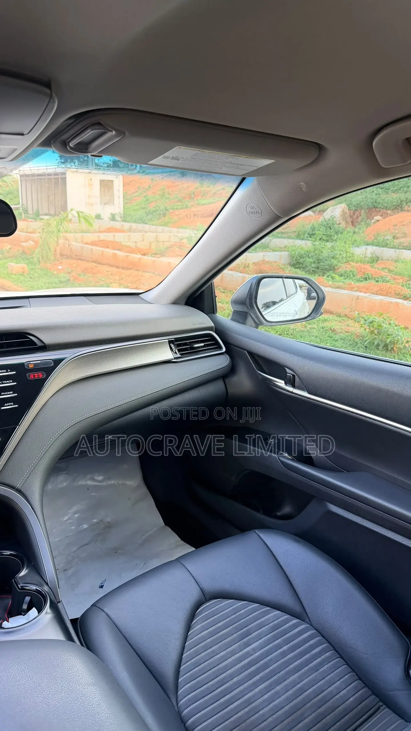 Toyota Camry SE FWD 2020 White