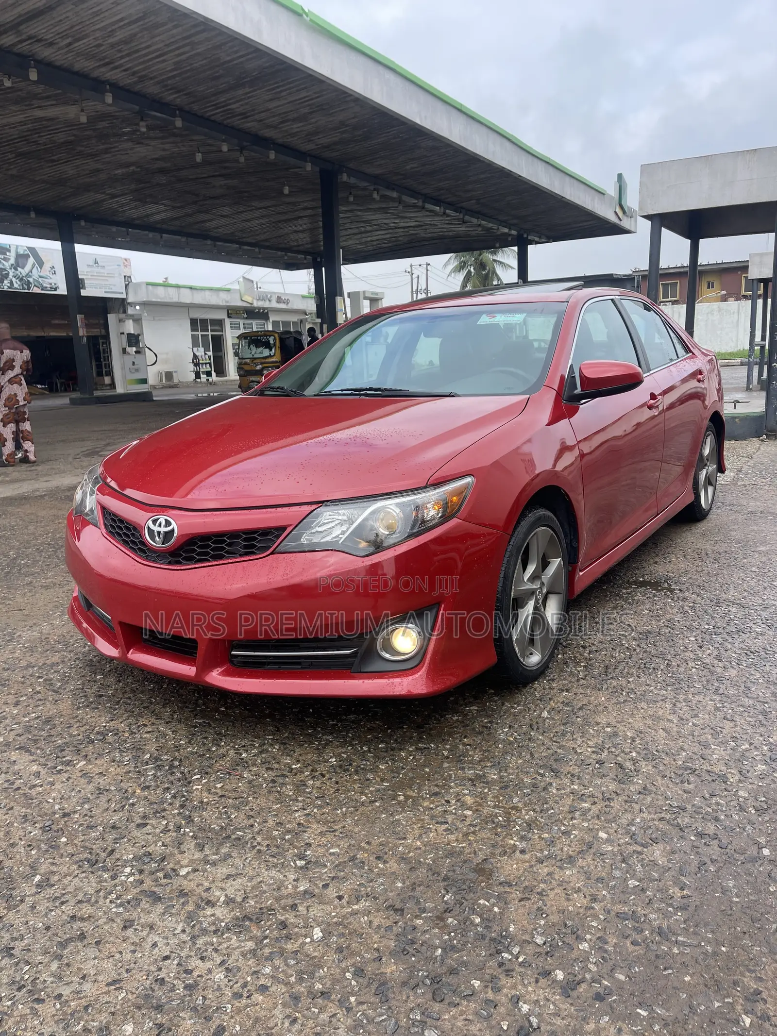 Toyota Camry SE V6 4dr Sedan (3.5L 6cyl 6A) 2012 Red