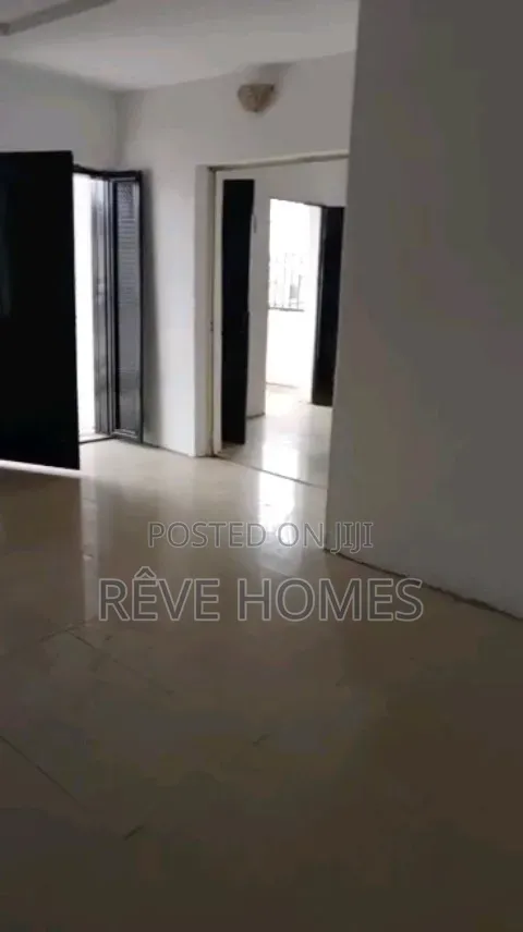 3bdrm Block of Flats in Soluyi for rent