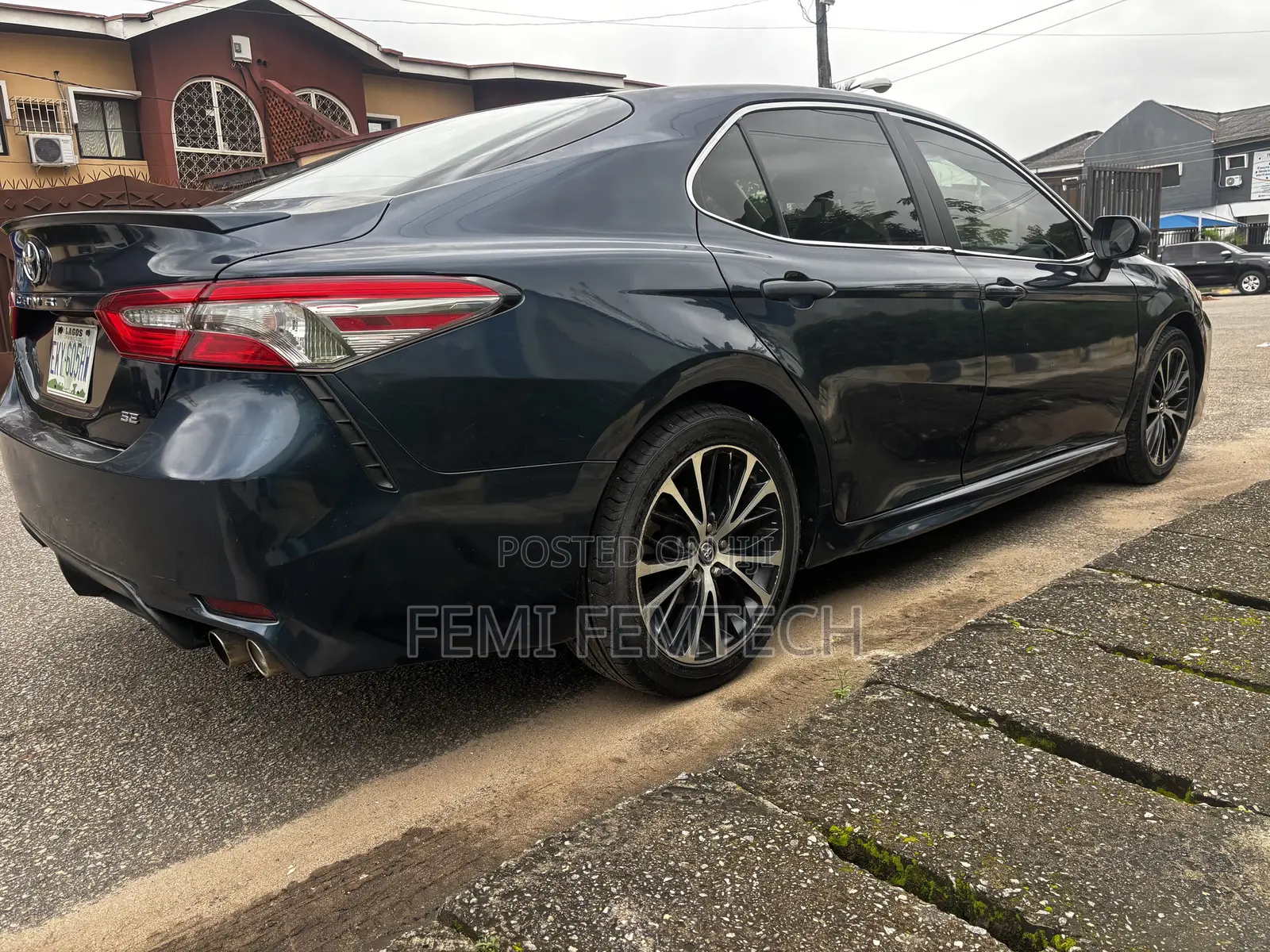 Toyota Camry SE FWD (2.5L 4cyl 8AM) 2018 Blue