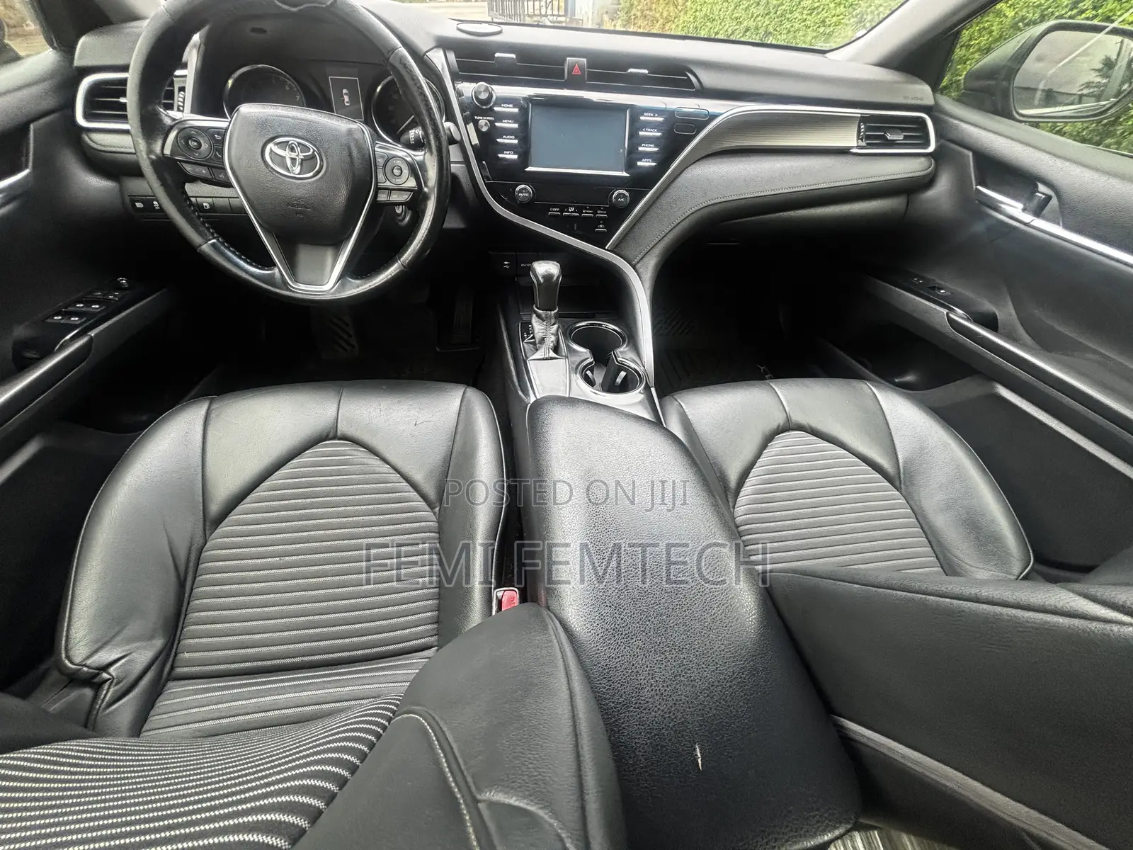 Toyota Camry SE FWD (2.5L 4cyl 8AM) 2018 Blue