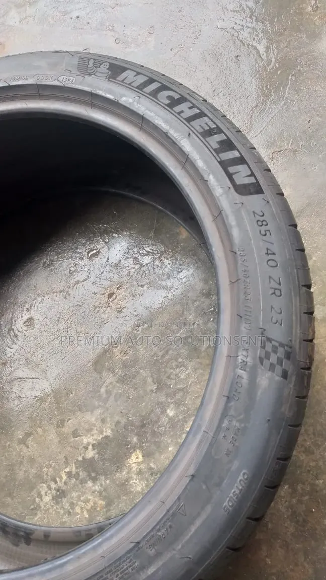 Brand New 285/40r23