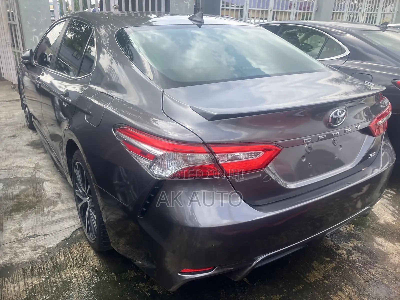 Toyota Camry SE (2.5L 4cyl 8A) 2019 Gray