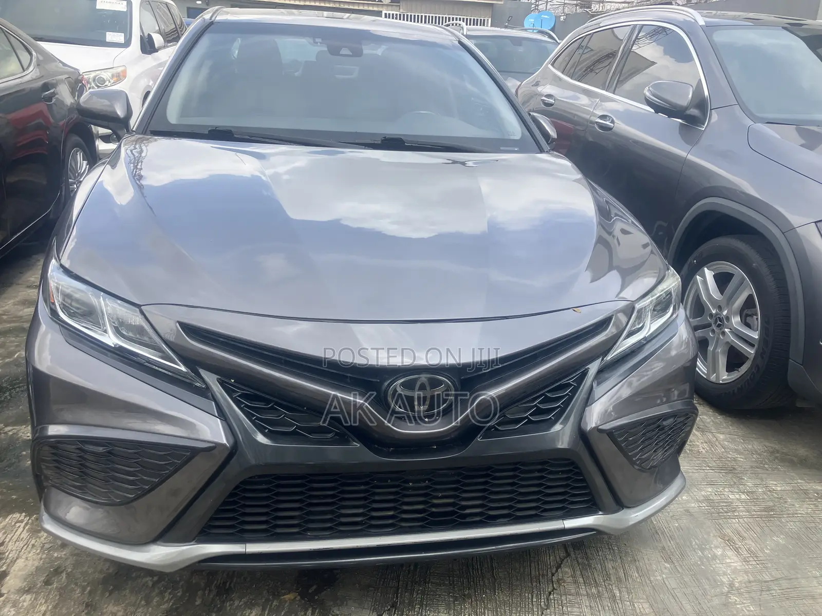 Toyota Camry SE (2.5L 4cyl 8A) 2019 Gray