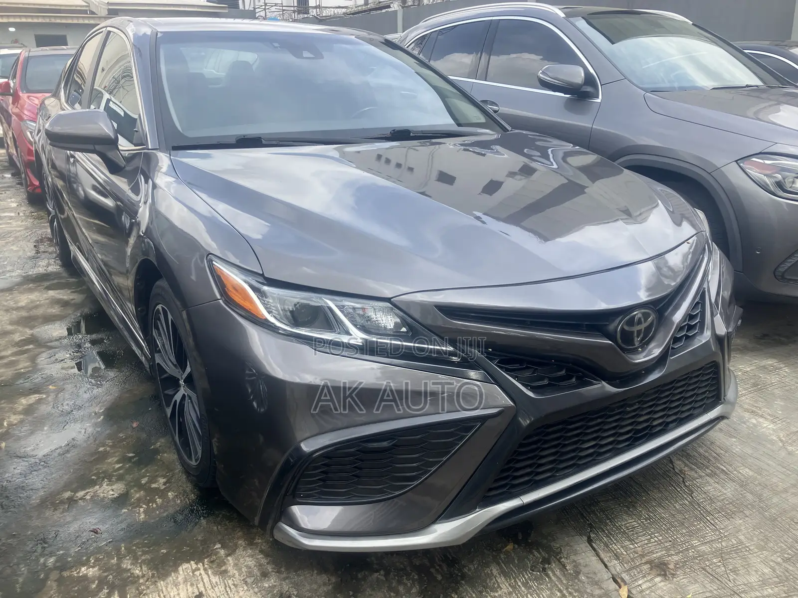 Toyota Camry SE (2.5L 4cyl 8A) 2019 Gray