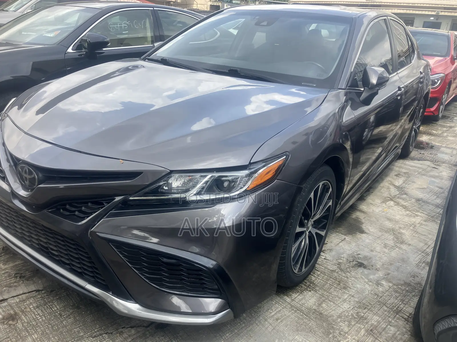 Toyota Camry SE (2.5L 4cyl 8A) 2019 Gray
