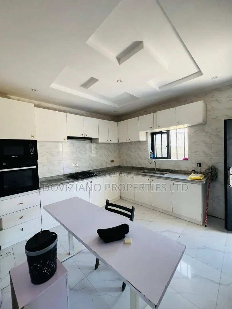 4bdrm Duplex in Ikota for rent