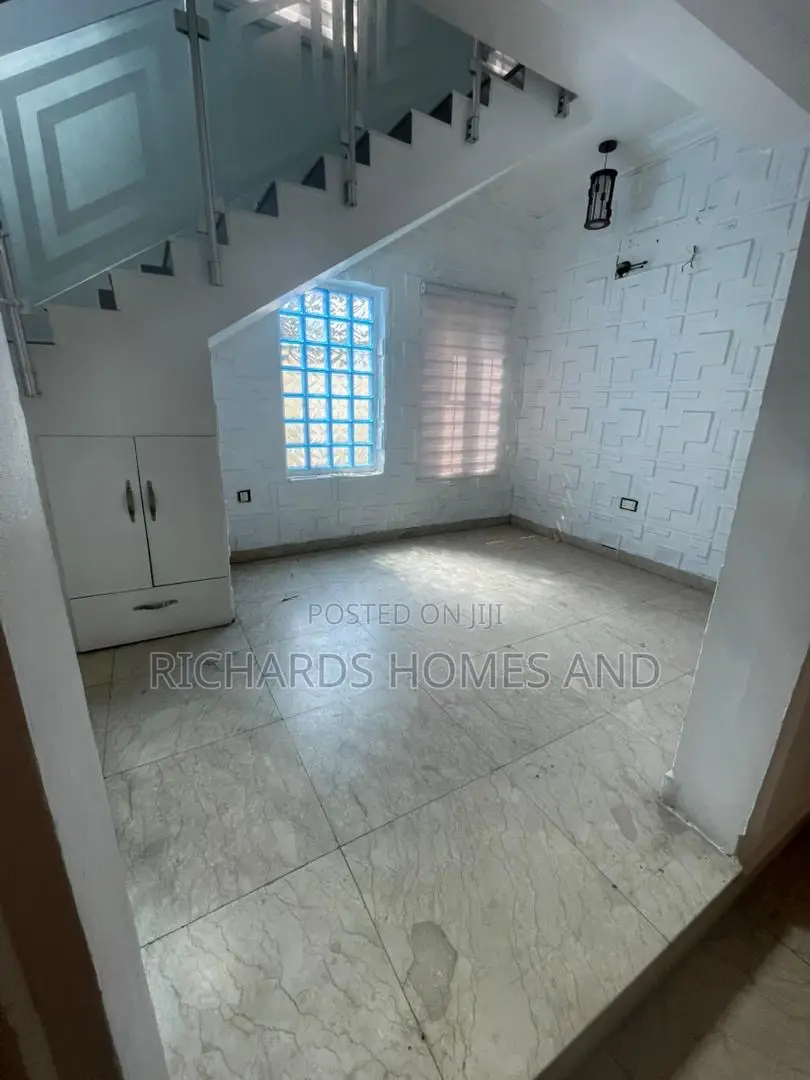 4bdrm Duplex in Lekki Phase 1 for rent
