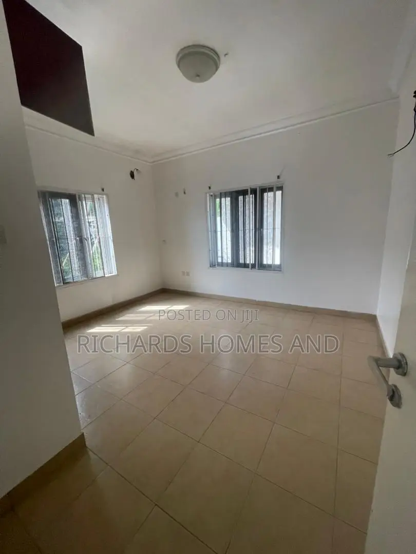 4bdrm Duplex in Lekki Phase 1 for rent