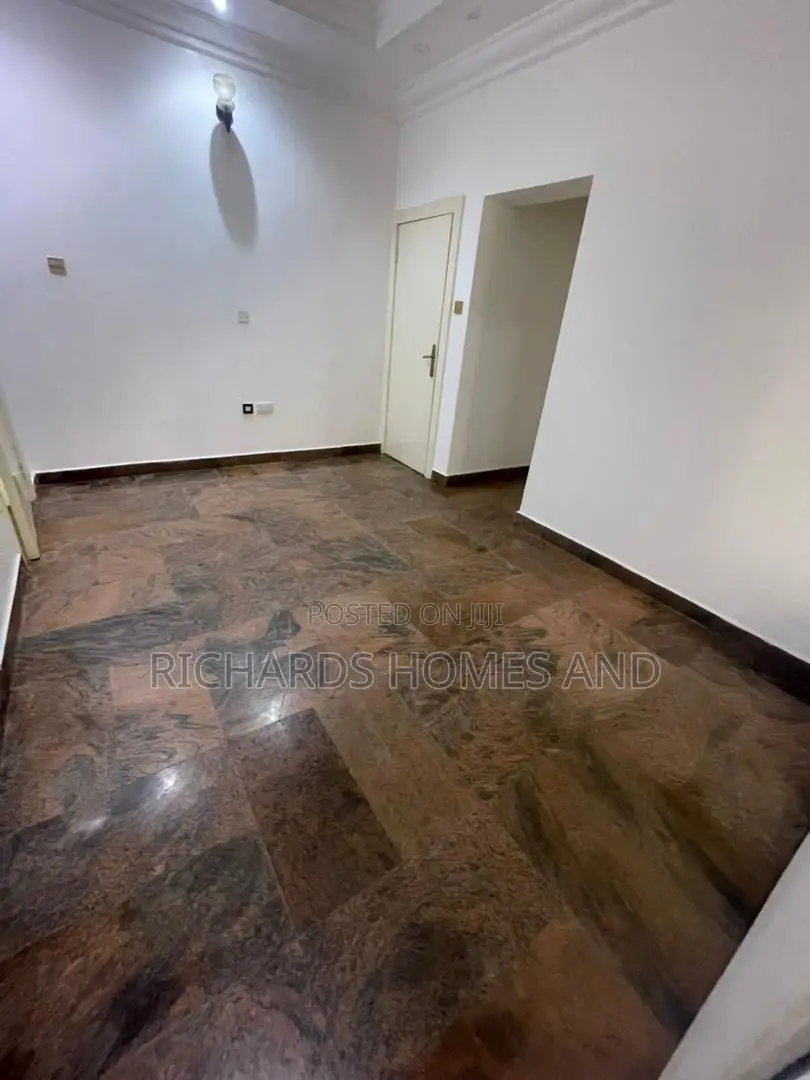 4bdrm Duplex in Lekki Phase 1 for rent