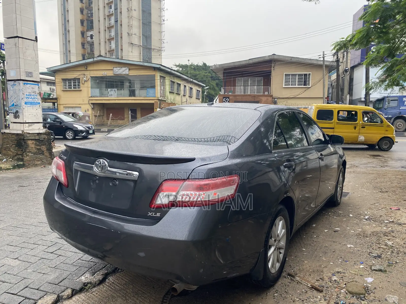 Toyota Camry XLE 4dr Sedan (2.5L 4cyl 6A) 2011 Gray