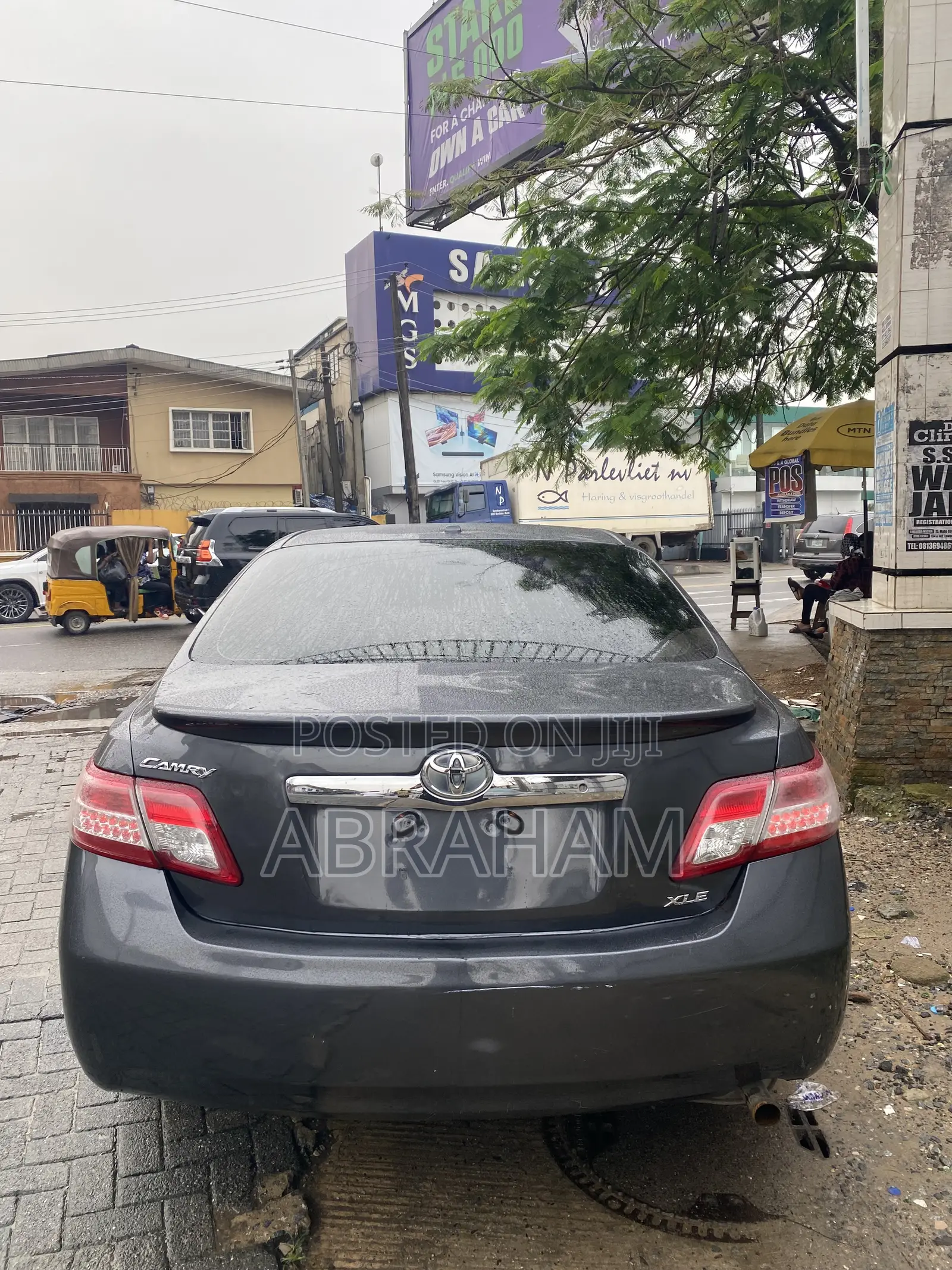 Toyota Camry XLE 4dr Sedan (2.5L 4cyl 6A) 2011 Gray
