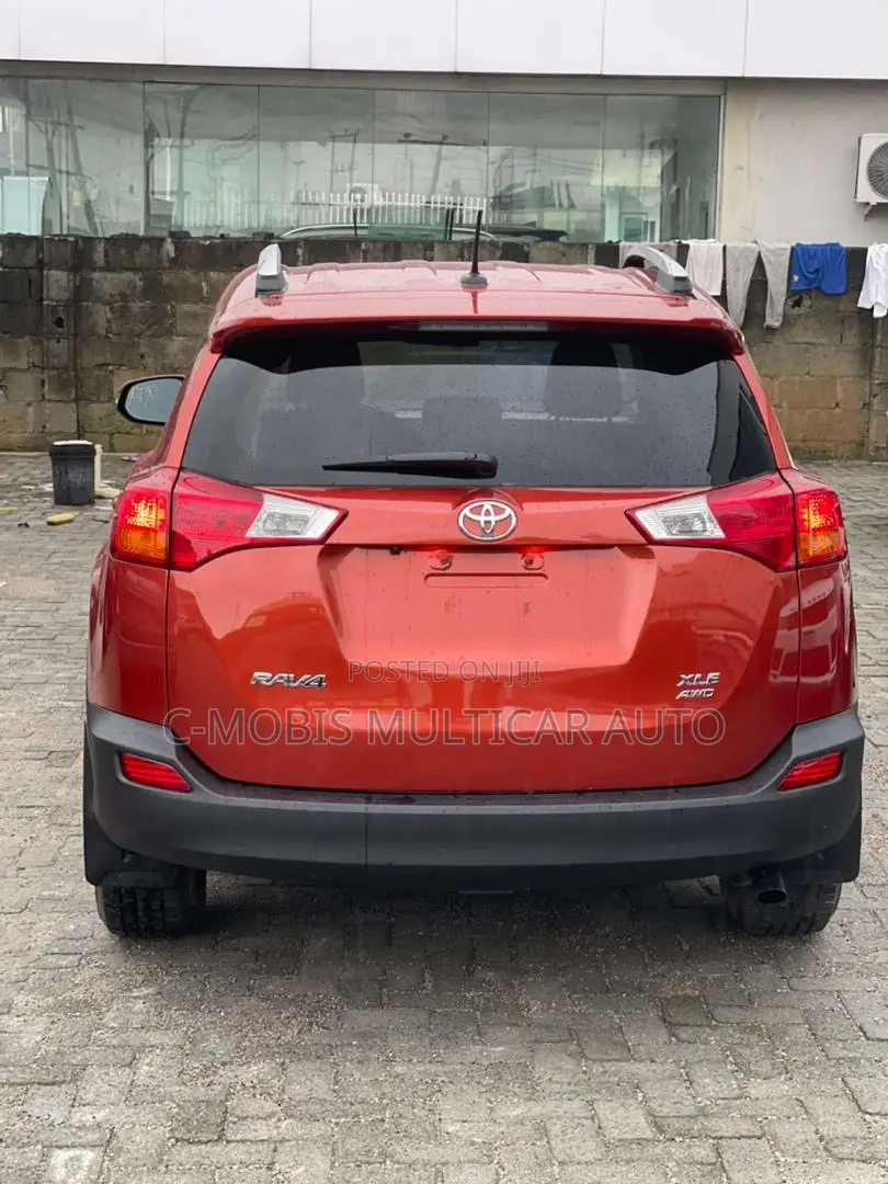 Toyota RAV4 XLE 4dr SUV AWD (2.5L 4cyl 6A) 2015 Orange