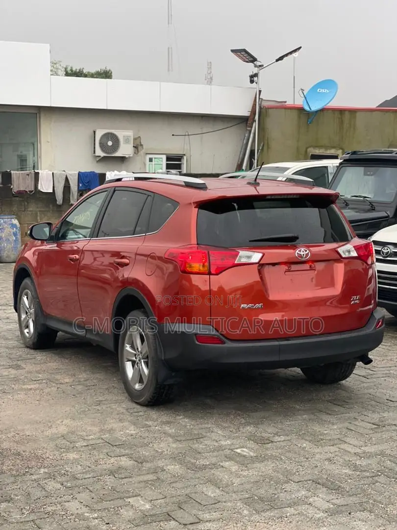 Toyota RAV4 XLE 4dr SUV AWD (2.5L 4cyl 6A) 2015 Orange