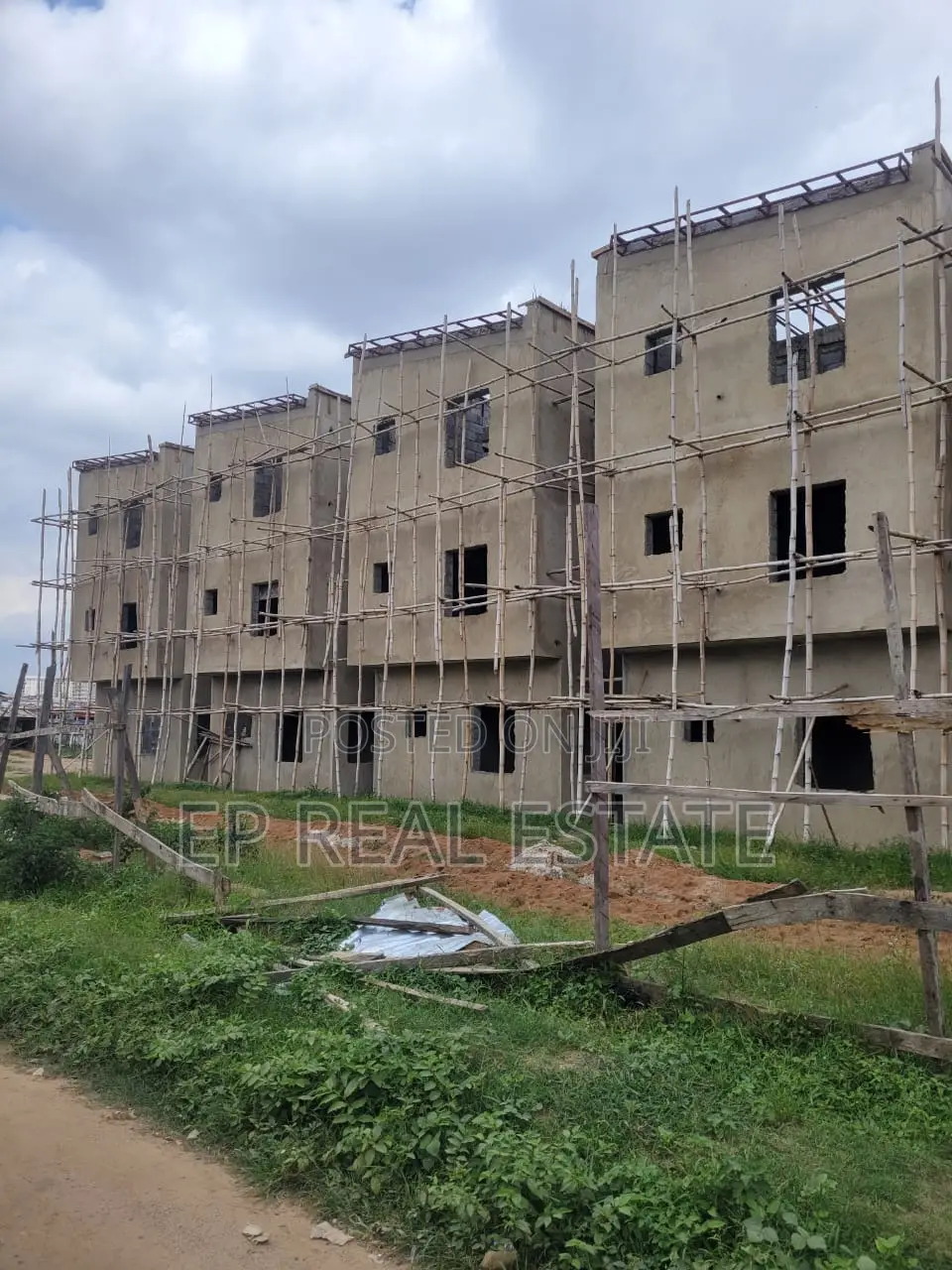 4bdrm Duplex in Jahi for sale