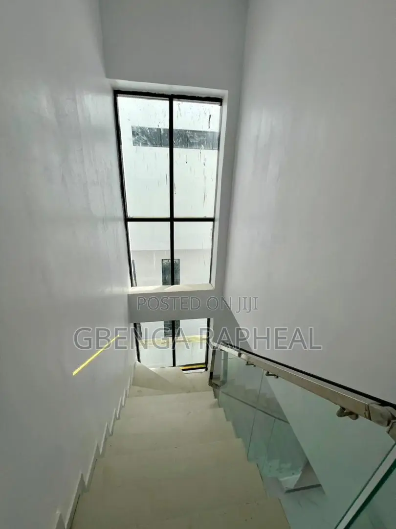 5bdrm Duplex in Chevron Lekki, Lagos State for sale