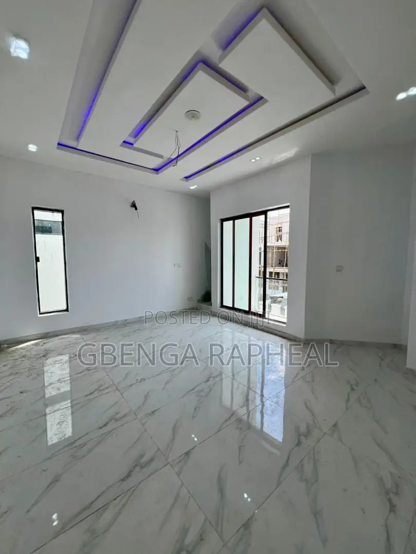 5bdrm Duplex in Chevron Lekki, Lagos State for sale