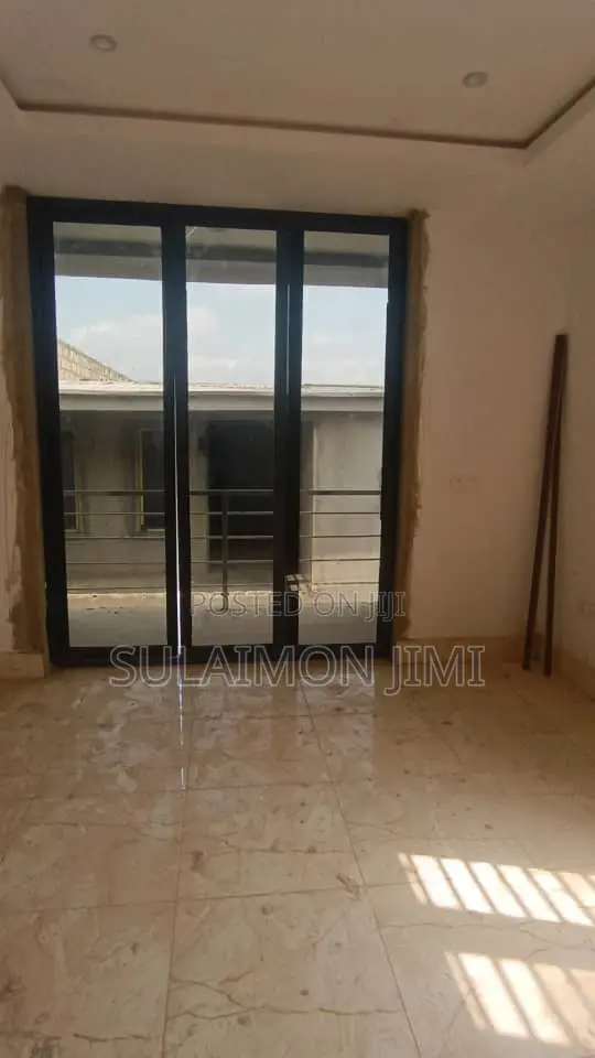 4bdrm Duplex in Hebron Estate, Zone B for sale