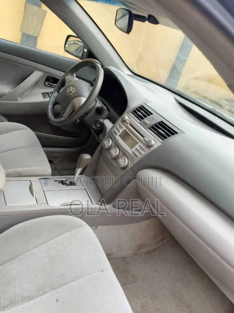 Toyota Camry LE 4dr Sedan (2.5L 4cyl 6AM) 2010 Black