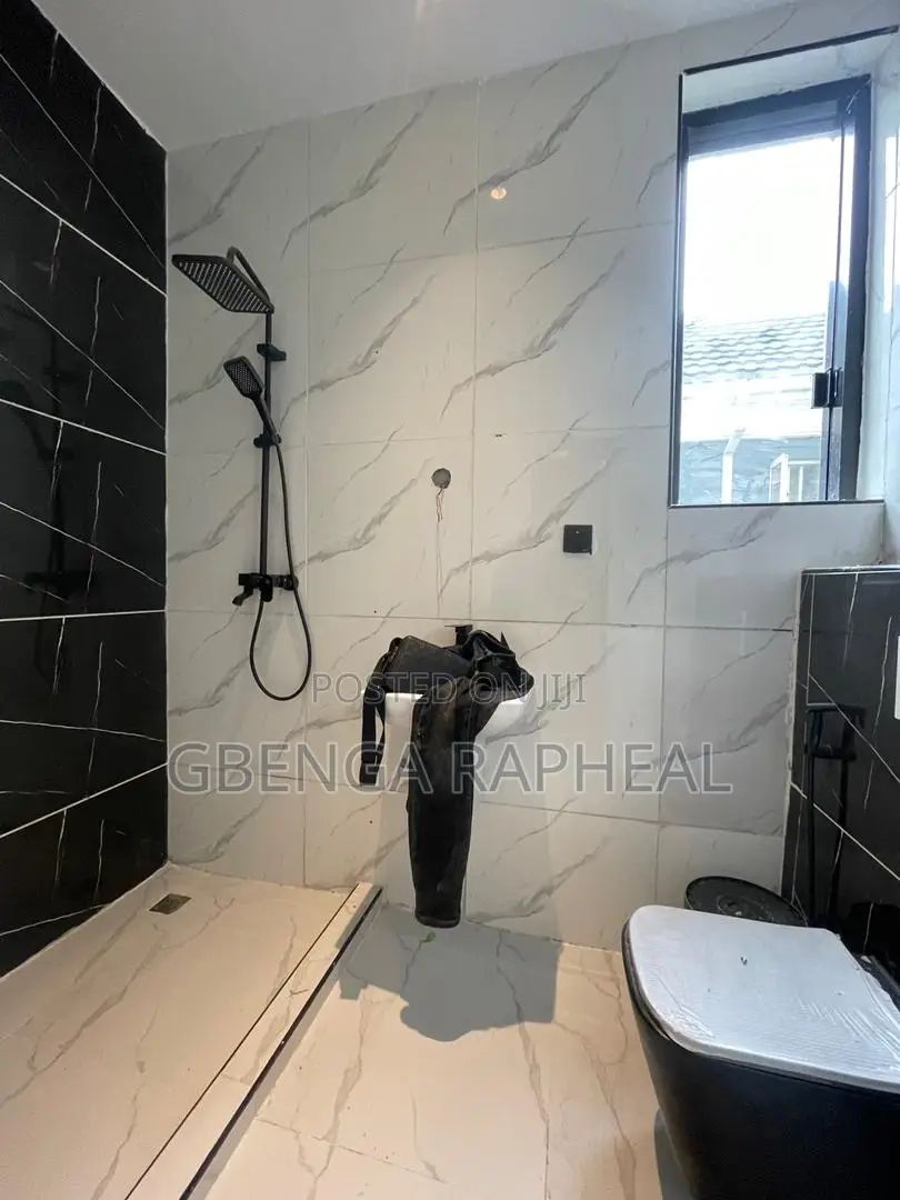 2bdrm Block of Flats in Ikate for sale