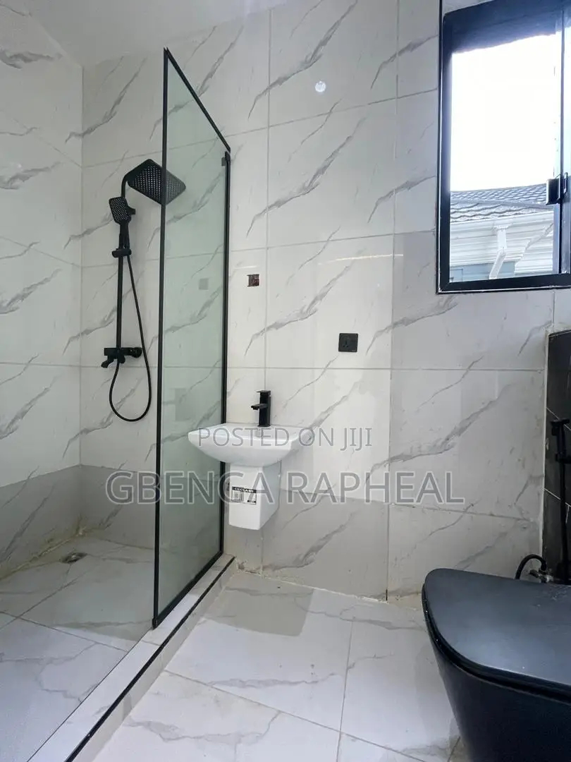 2bdrm Block of Flats in Ikate for sale