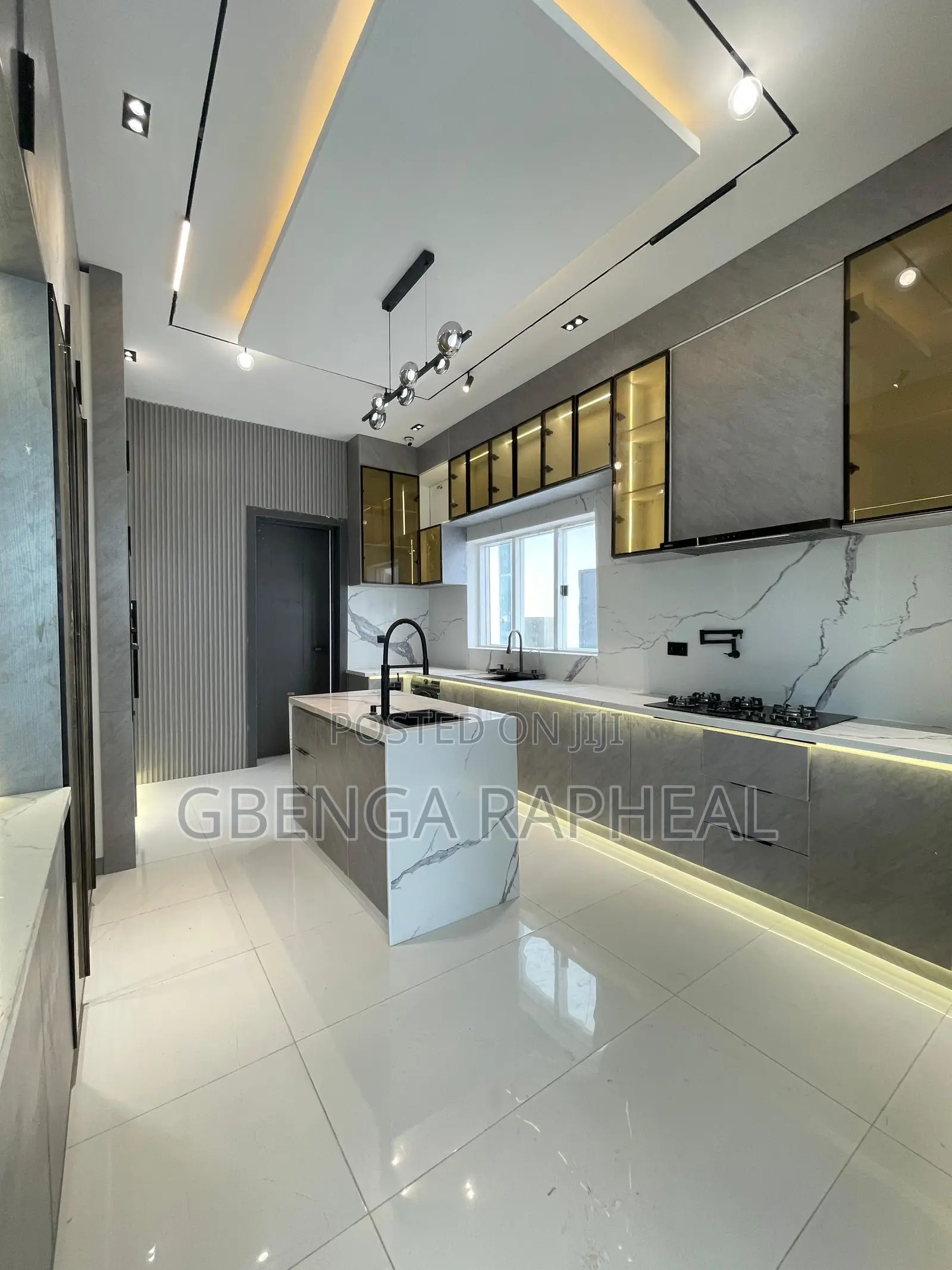5bdrm House in Lekki Phase One for sale