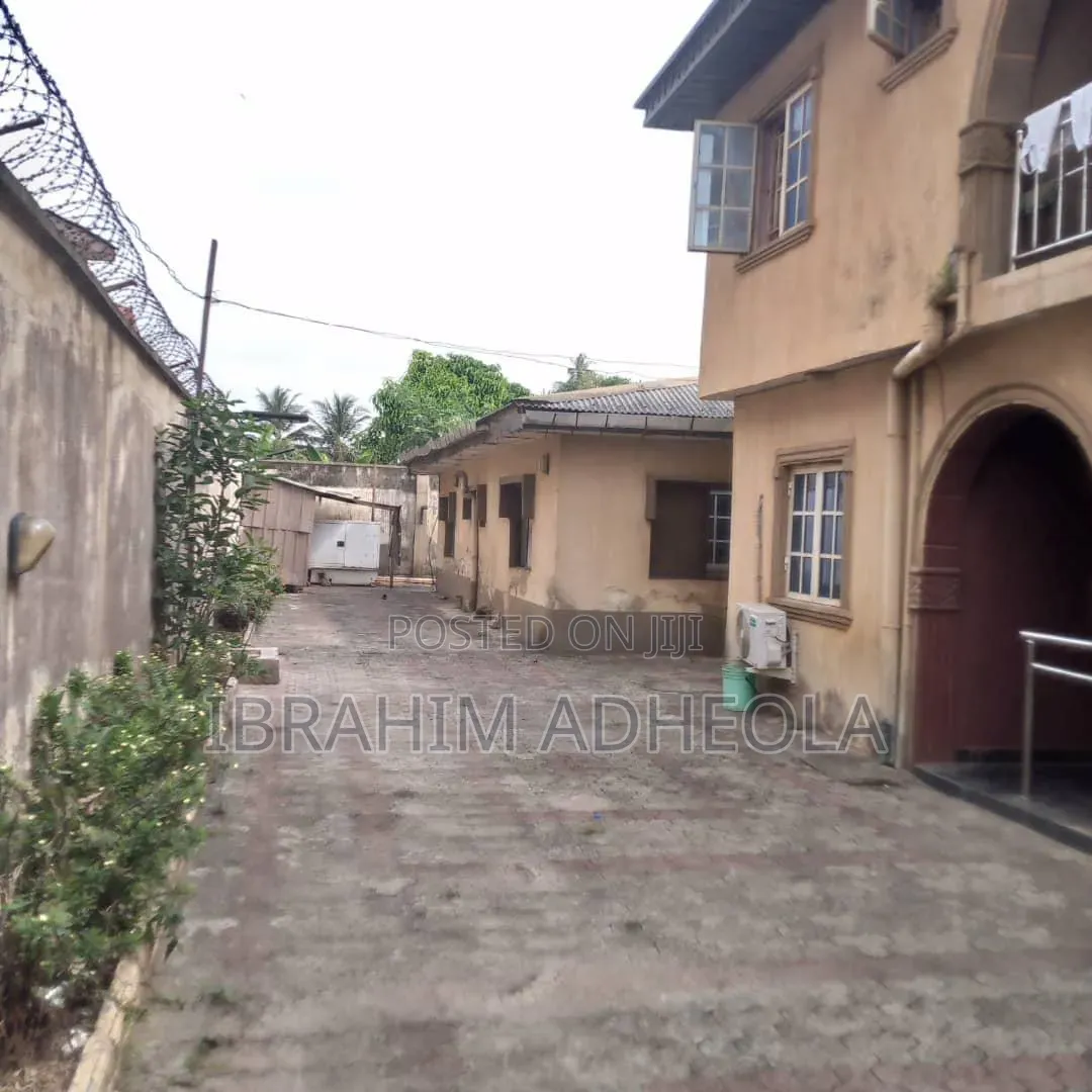 5bdrm Duplex in Isokan Estate Agric for sale