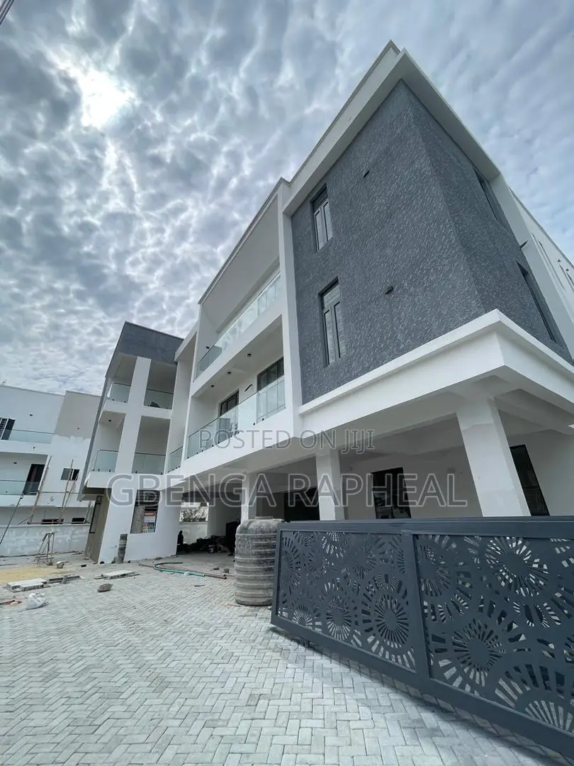 3bdrm Block of Flats in Osapa London, Lekki for sale